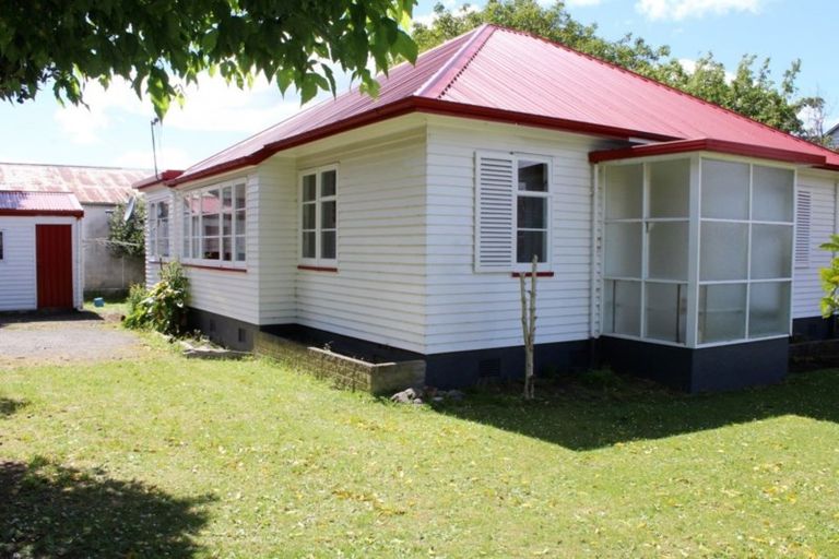 Photo of property in 3 Allardice Street, Dannevirke, 4930