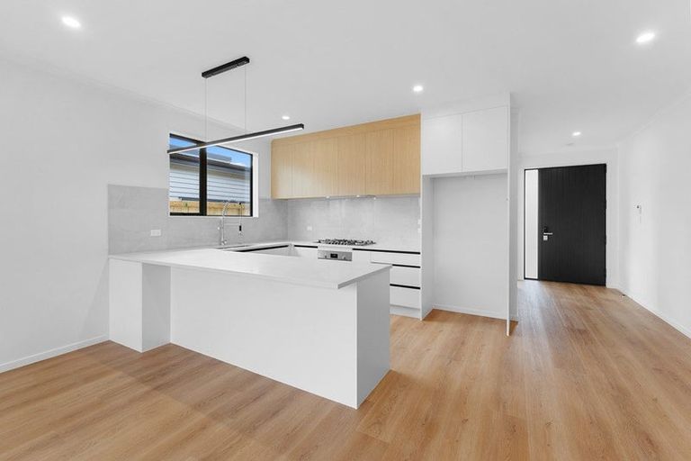 Photo of property in 17 Cara Avenue, Kumeu, 0810