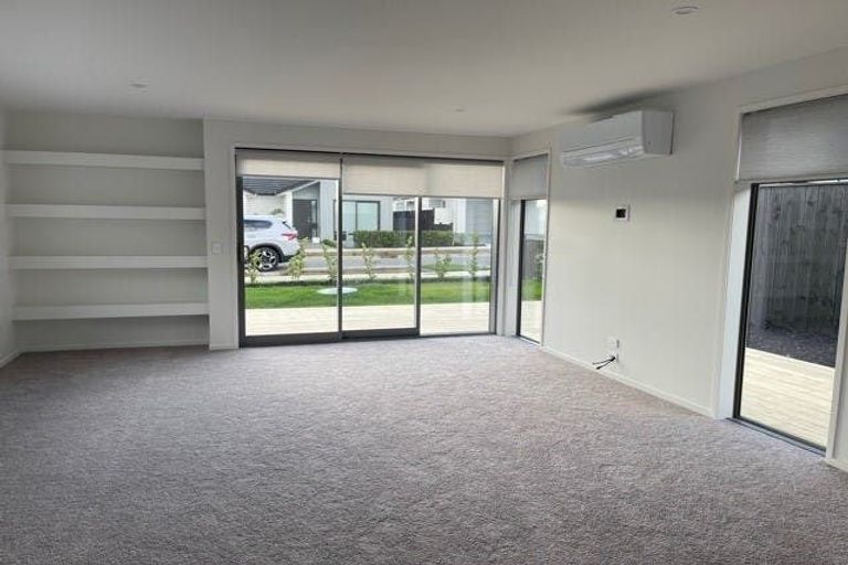 Photo of property in 52 Siren Street, Wainui, 0932