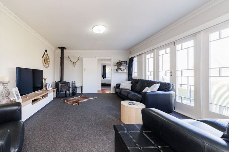 Photo of property in 41 Pahiatua Street, Hokowhitu, Palmerston North, 4410