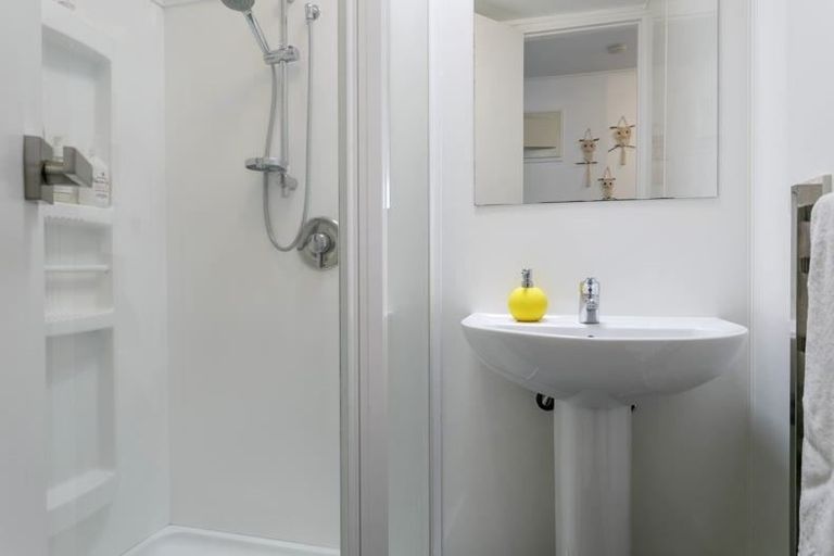 Photo of property in 1/232 Lake Terrace, Waipahihi, Taupo, 3330