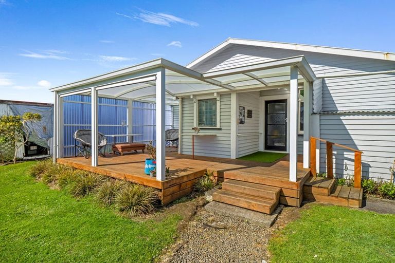 Photo of property in 11 Bear Street, Waverley, 4510