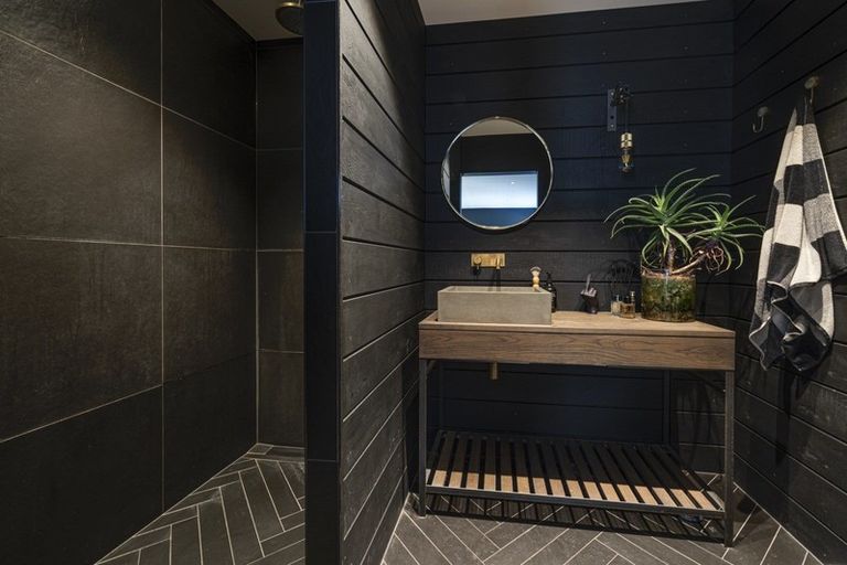 Photo of property in 1 Larkins Way, Arthurs Point, Queenstown, 9371