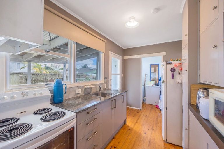 Photo of property in 2/27 Raleigh Road, Northcote, Auckland, 0627