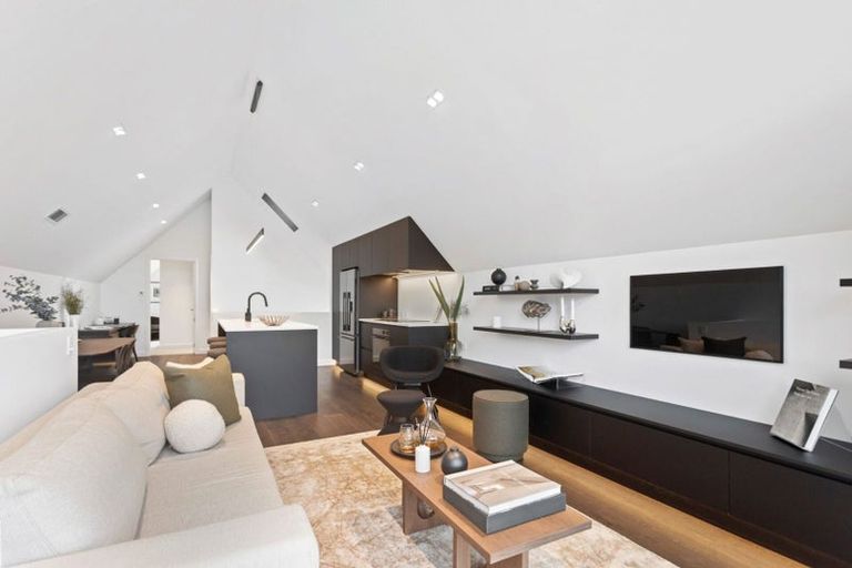 Photo of property in 1b Creamer Avenue, Belmont, Auckland, 0622