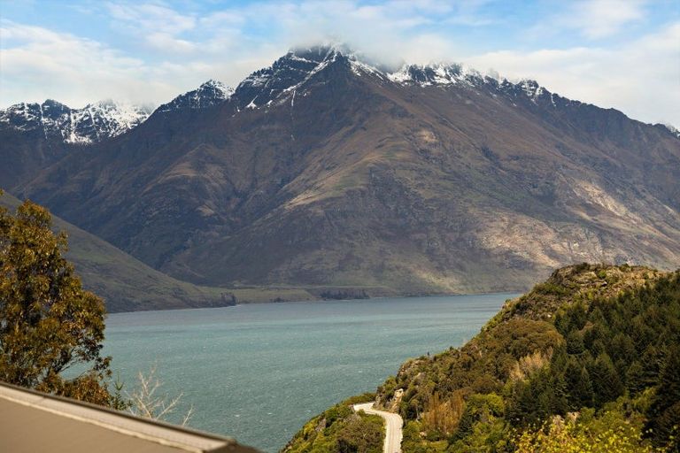 Photo of property in 12 Mackinnon Terrace, Sunshine Bay, Queenstown, 9300