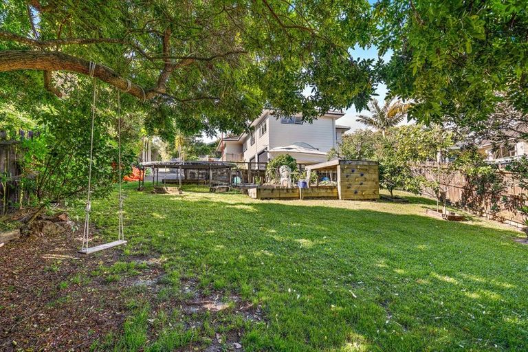 Photo of property in 32 John Downs Drive, Browns Bay, Auckland, 0630