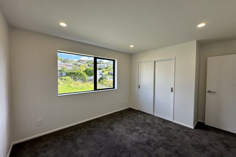Photo of property in 2b Van Dyke Place, West Harbour, Auckland, 0618