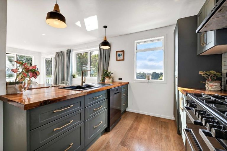 Photo of property in 109 Frankley Road, Frankleigh Park, New Plymouth, 4310