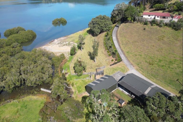 Photo of property in 215 Kempthorne Road, Russell, 0272