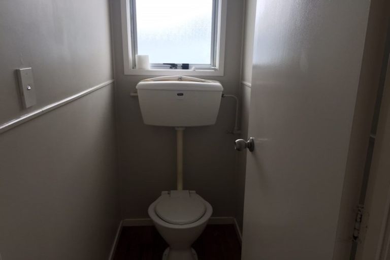 Photo of property in 28 Waimumu Road, Massey, Auckland, 0614