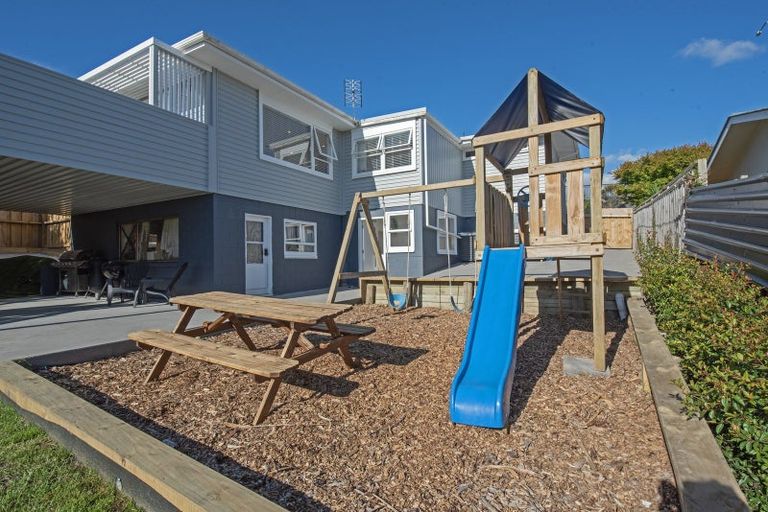 Photo of property in 570 Glenfield Road, Bayview, Auckland, 0629