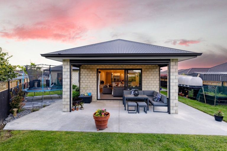 Photo of property in 35 Plescher Crescent, Leamington, Cambridge, 3432