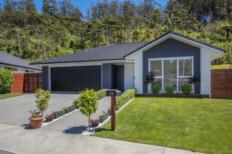 Photo of property in 35 Banks Boulevard, Whitby, Porirua, 5024