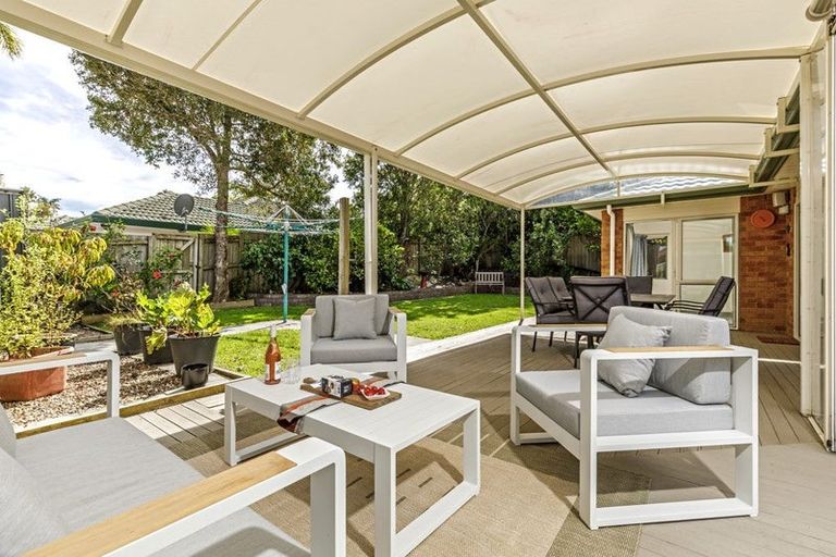 Photo of property in 26 Bundoran Way, Pinehill, Auckland, 0632