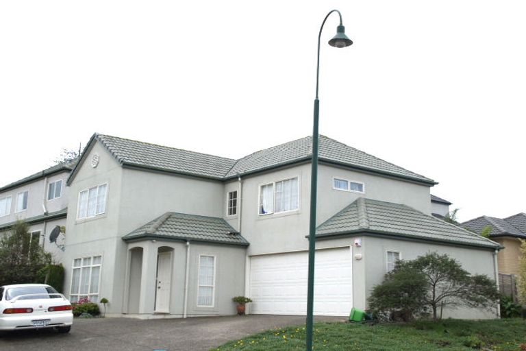 Photo of property in 6 San Luis Place, Golflands, Auckland, 2013
