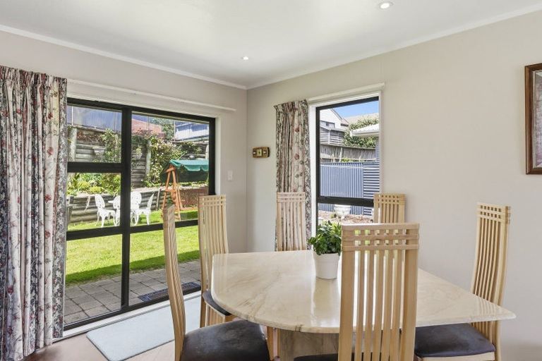 Photo of property in 2 Sunset Terrace, Waikanae Beach, Waikanae, 5036