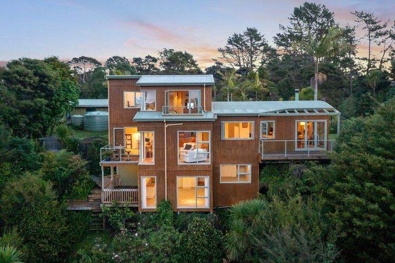 Photo of property in 417 Paremoremo Road, Paremoremo, Auckland, 0632