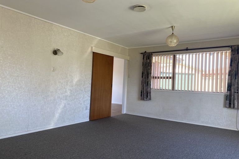 Photo of property in 1/6 Annette Avenue, Te Atatu South, Auckland, 0610