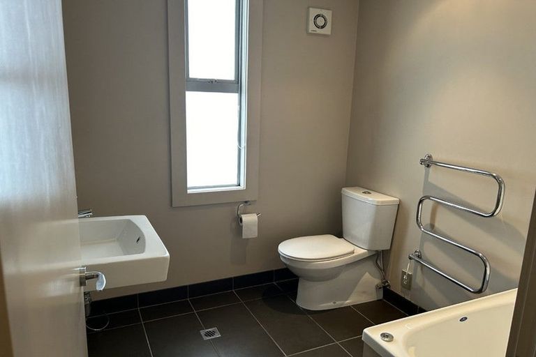 Photo of property in The Terraces, 12/9 Humber Street, Pandora, Napier, 4110