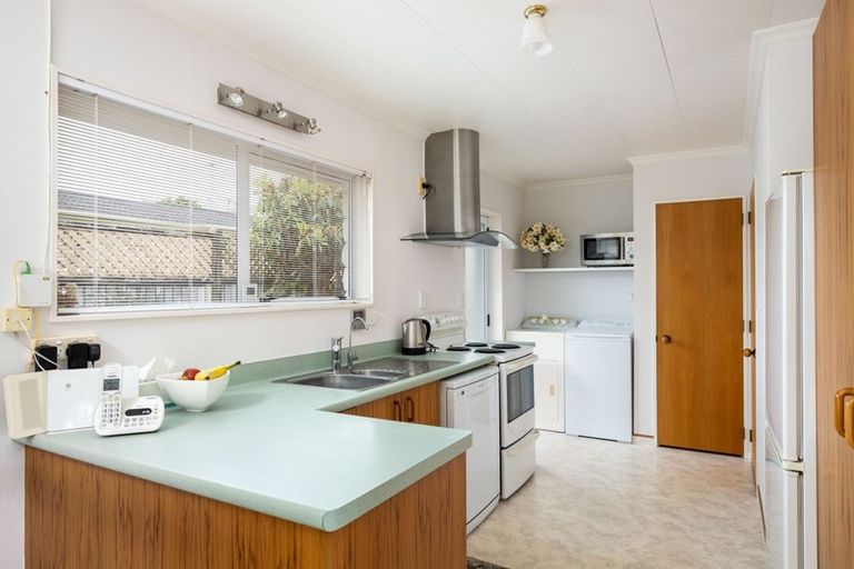 Photo of property in 68 Riversdale Drive, Merrilands, New Plymouth, 4312