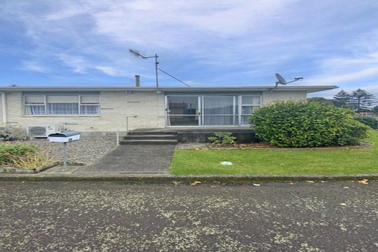 Photo of property in 12 Cambridge Street, Levin, 5510