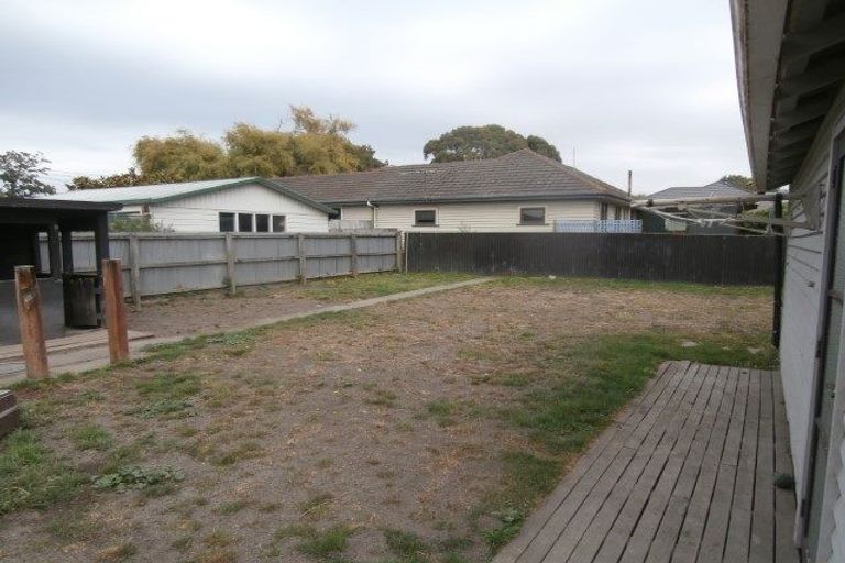 Photo of property in 111 Wainoni Road, Avondale, Christchurch, 8061