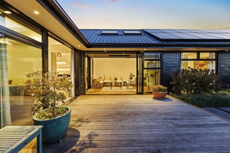 Photo of property in 17 Lees Road, Strowan, Christchurch, 8052