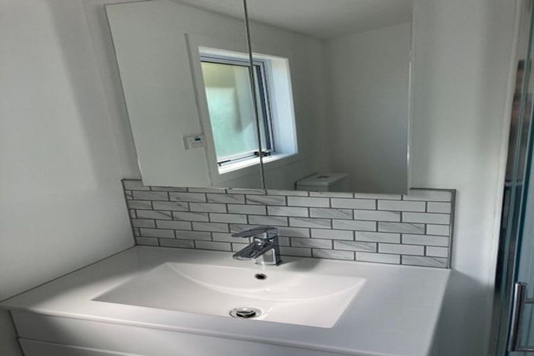 Photo of property in 60a Viewmont Drive, Harbour View, Lower Hutt, 5010