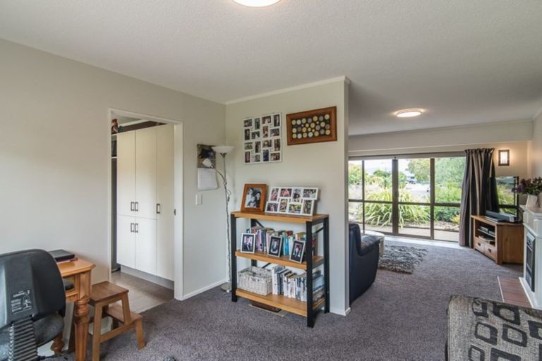 Photo of property in 4 Chilton Drive, Paraparaumu, 5032