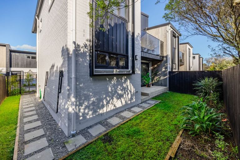 Photo of property in 10 Kaaramuramu Lane, Mangere Bridge, Auckland, 2022