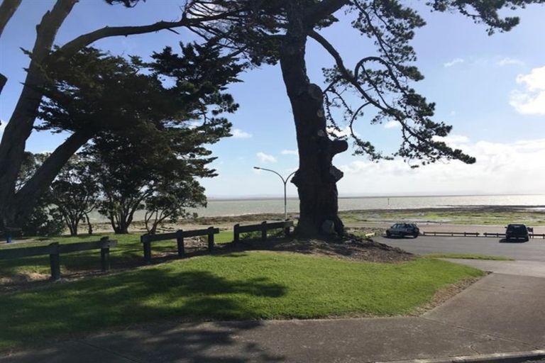 Photo of property in 51 Roys Road, Weymouth, Auckland, 2103