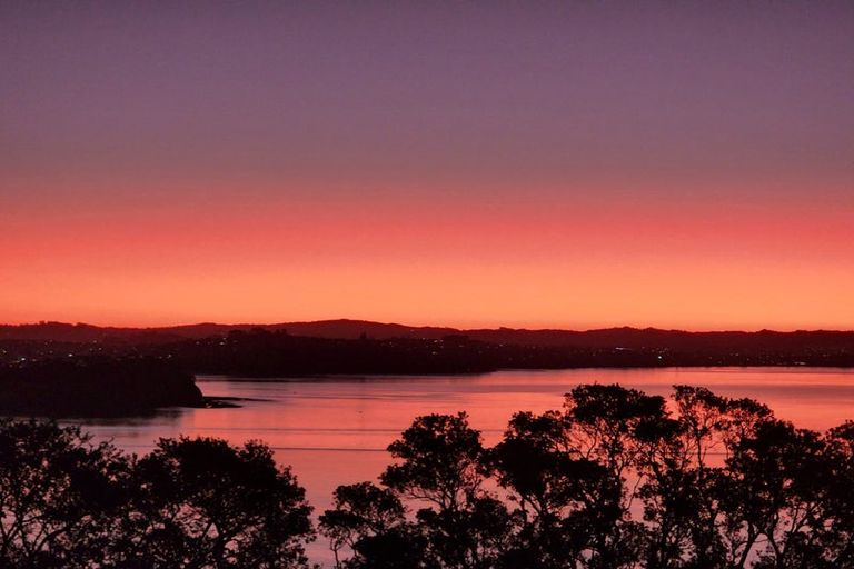 Photo of property in 25 Roberts Road, Matakatia, Whangaparaoa, 0930