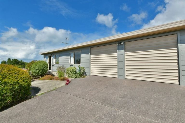 Photo of property in 1427 Whangaparaoa Road, Army Bay, Whangaparaoa, 0930
