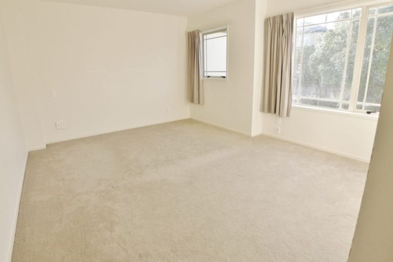 Photo of property in 145f Hobsonville Road, West Harbour, Auckland, 0618