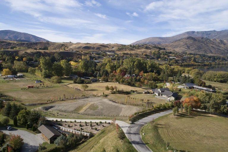 Photo of property in 27 Central Park Avenue, Lake Hayes, Queenstown, 9371