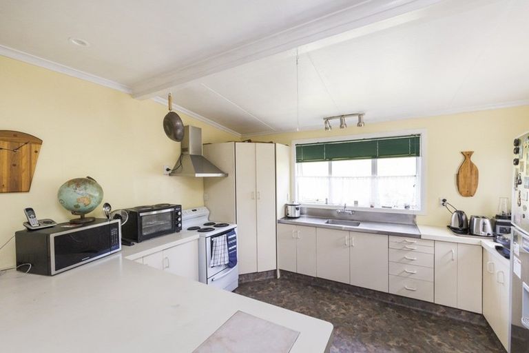 Photo of property in 18 Marshall Road, Hunterville, 4730