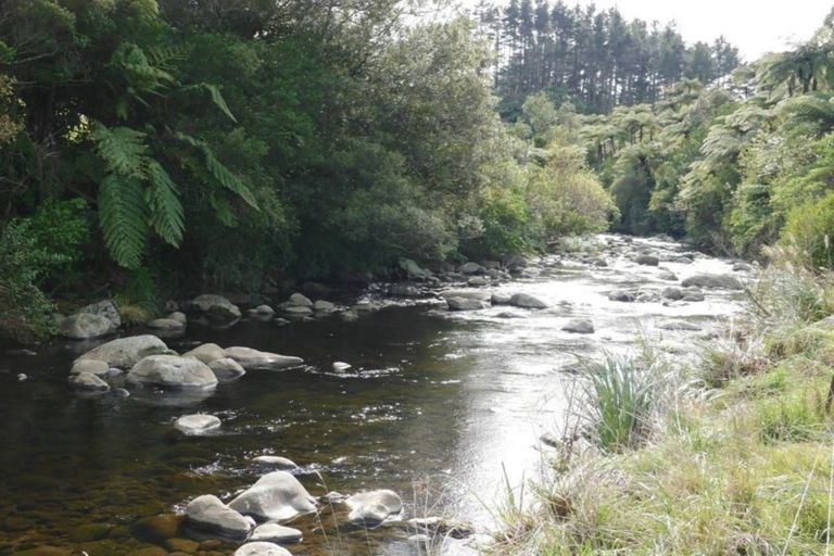 Photo of property in 890 Mangorei Road, Mangorei, New Plymouth, 4371