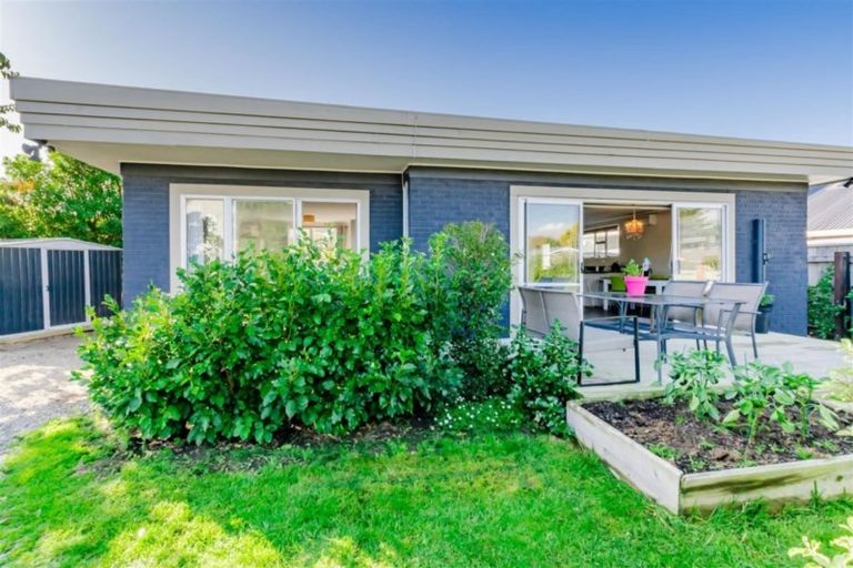Photo of property in 15 Bahama Crescent, Paraparaumu Beach, Paraparaumu, 5032