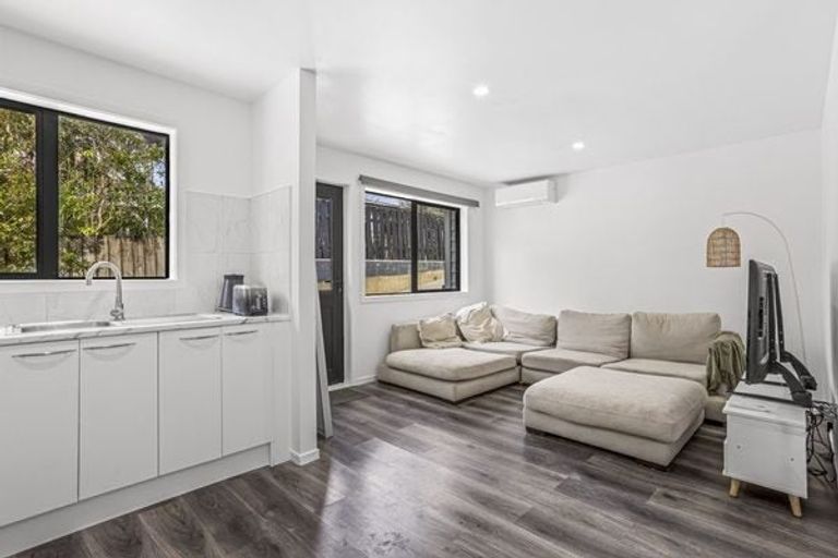 Photo of property in 61a Gledstane Road, Stanmore Bay, Whangaparaoa, 0932