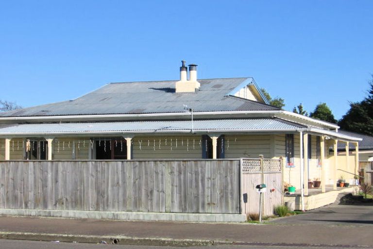 Photo of property in 12 Pirie Street, Palmerston North, 4410