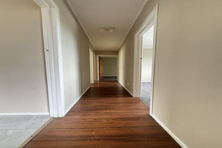 Photo of property in 25 Ellesmere Crescent, Pakuranga Heights, Auckland, 2010