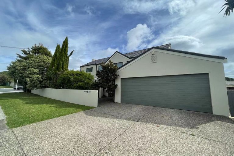 Photo of property in 2/31 Eversleigh Road, Belmont, Auckland, 0622