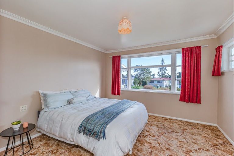 Photo of property in 196 Cambridge Street, Levin, 5510