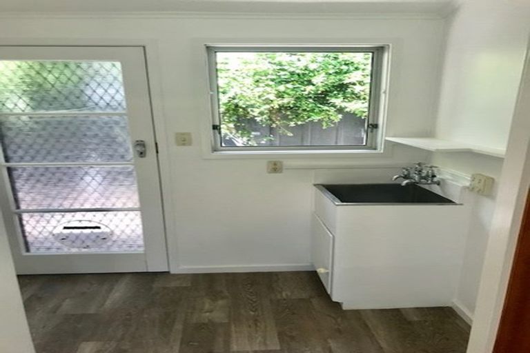 Photo of property in 1/16 Otakau Road, Milford, Auckland, 0620