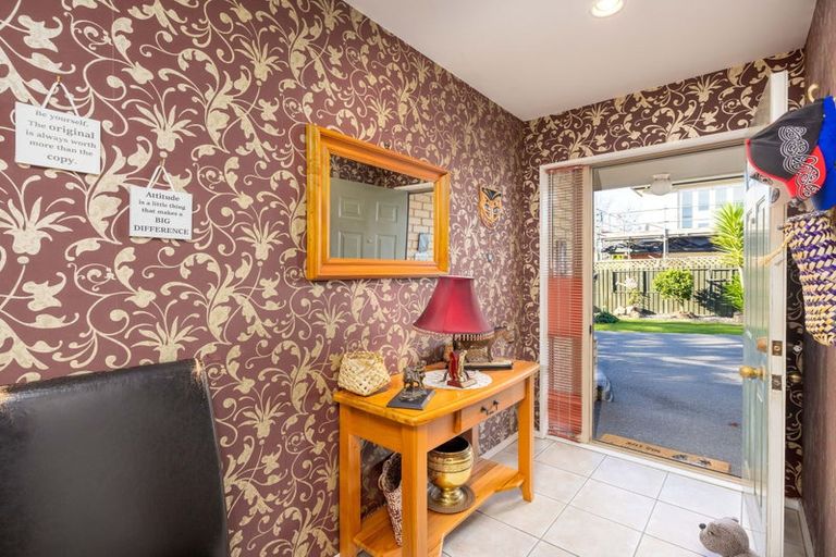 Photo of property in 16 Sutton Place, Dallington, Christchurch, 8061