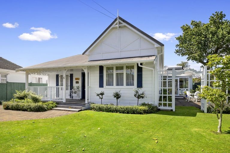 Photo of property in 6 Shortland Street, Lower Vogeltown, New Plymouth, 4310