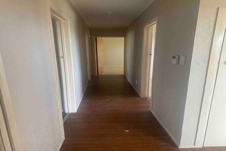 Photo of property in 25 Ellesmere Crescent, Pakuranga Heights, Auckland, 2010