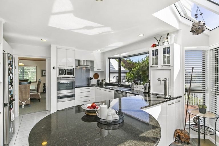 Photo of property in 5 The Crowsnest, Whitby, Porirua, 5024