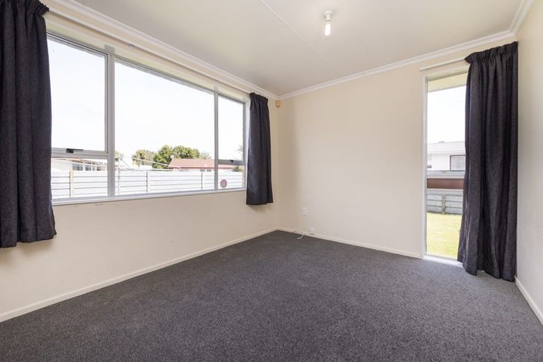 Photo of property in 8 Robinson Crescent, Westbrook, Palmerston North, 4412